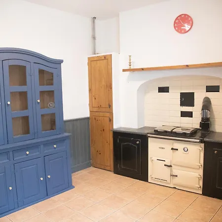 Main Street - 20 Steps To Bars,food,clubs