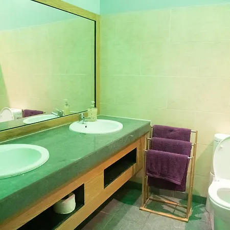 Main Street - 20 Steps To Bars,food,clubs *