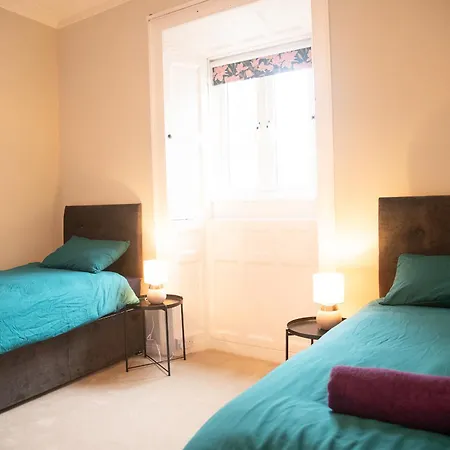 Main Street - 20 Steps To Bars,food,clubs Carrick-on-Shannon