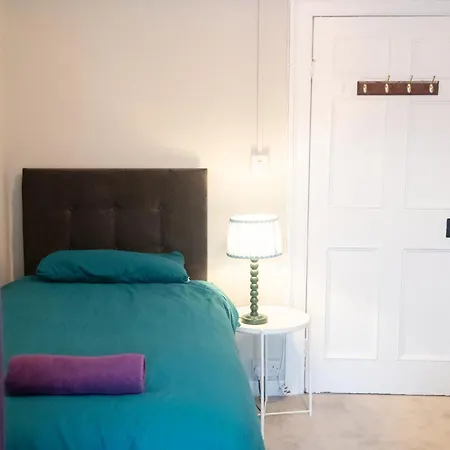 Main Street - 20 Steps To Bars,food,clubs Carrick on Shannon