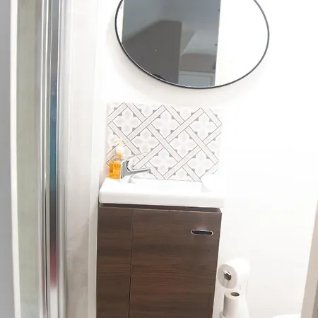 Main Street - 20 Steps To Bars,food,clubs شقة