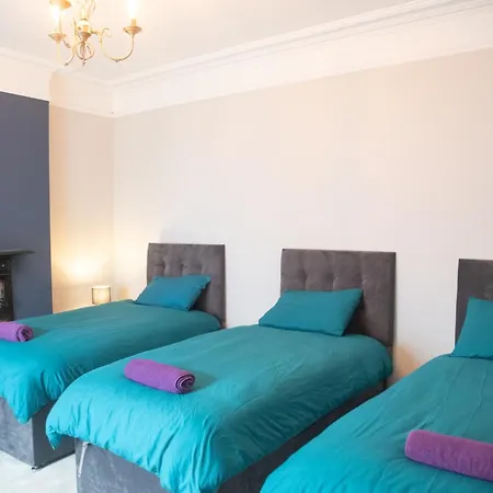 Main Street - 20 Steps To Bars,food,clubs *