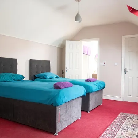 Main Street - 20 Steps To Bars,food,clubs شقة