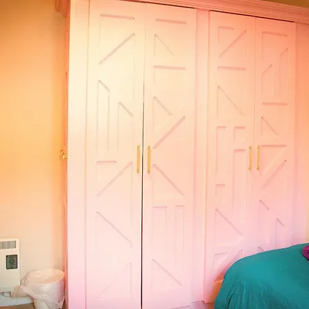 Main Street - 20 Steps To Bars,food,clubs * Carrick-on-Shannon