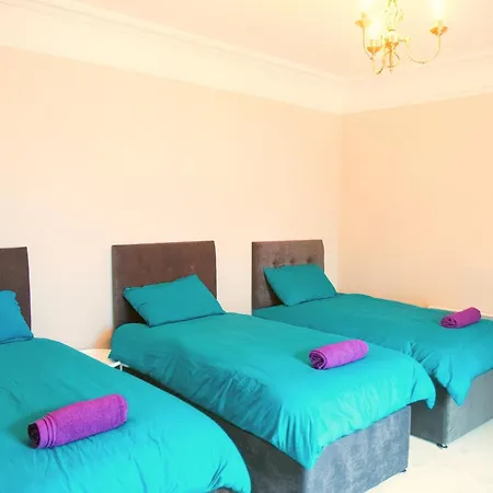 Апартаменты Main Street - 20 Steps To Bars,food,clubs