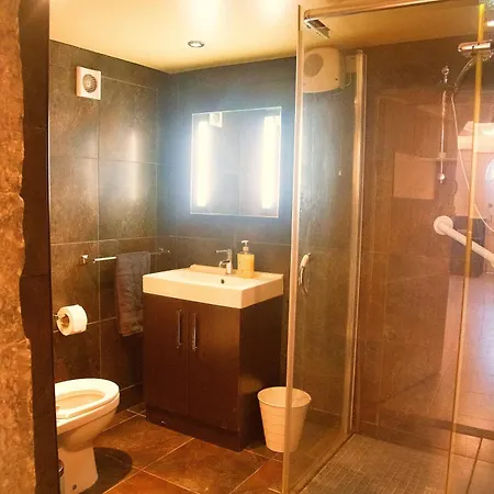 Апартаменты Main Street - 20 Steps To Bars,food,clubs Carrick-on-Shannon