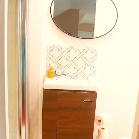 Main Street - 20 Steps To Bars,food,clubs * Carrick-on-Shannon