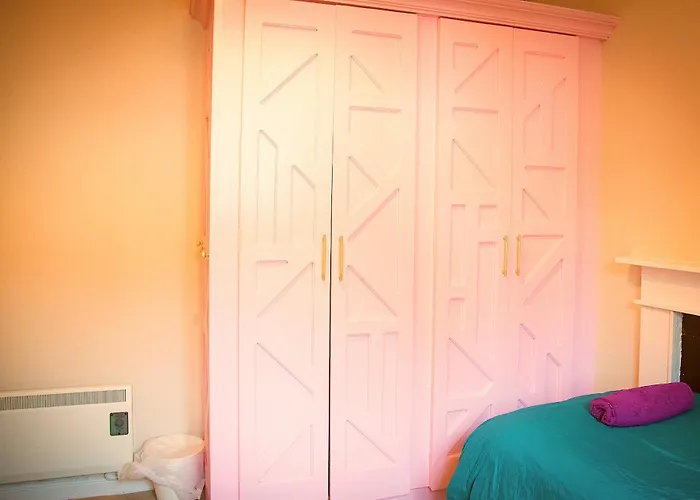 Main Street - 20 Steps To Bars,food,clubs * Carrick on Shannon