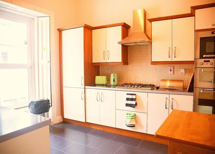 Main Street - 20 Steps To Bars,food,clubs