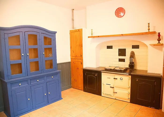 Main Street - 20 Steps To Bars,food,clubs *