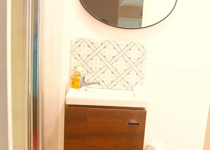 Main Street - 20 Steps To Bars,food,clubs * Carrick on Shannon