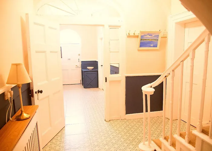 Main Street - 20 Steps To Bars,food,clubs * Carrick on Shannon