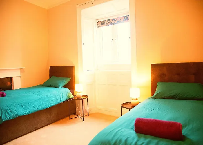 Main Street - 20 Steps To Bars,food,clubs * Carrick on Shannon